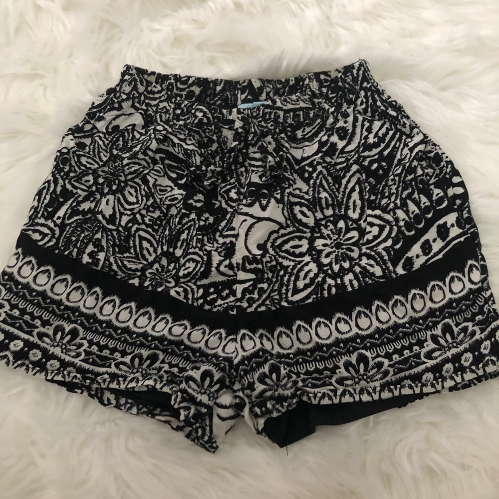 She + Sky patterned shorts